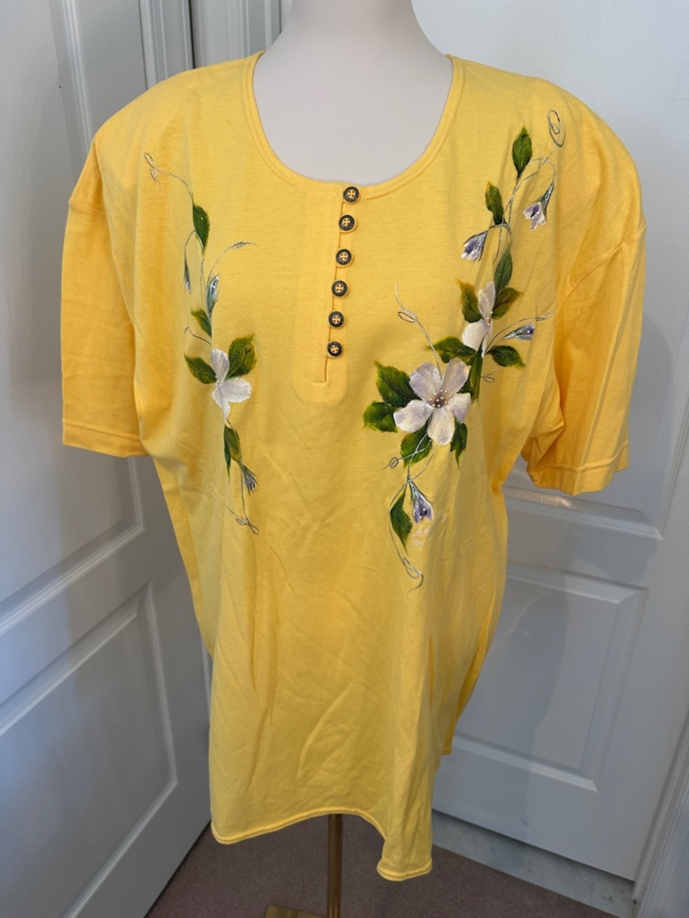 Extra Touch Yellow Short-Sleeve Top with Floral Embroidery. Sz 3X